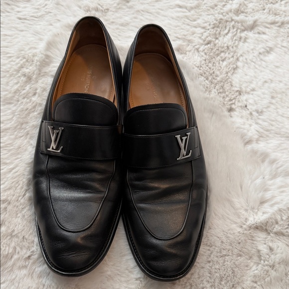 Louis Vuitton Elegant Black Leather Slip-Ons